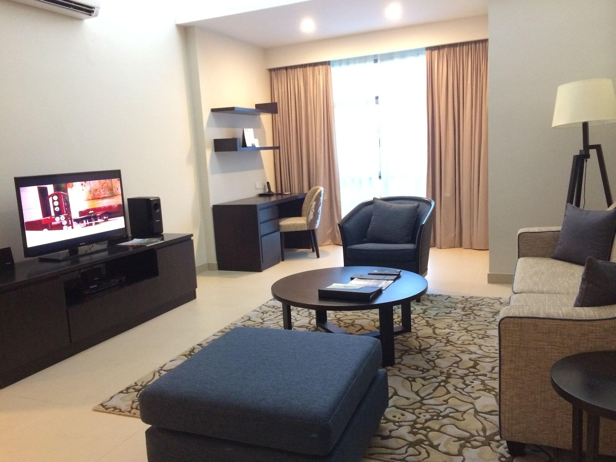 Somerset Ho-Chi-Minh-Stadt Exterior foto Living room of a suite at the hotel