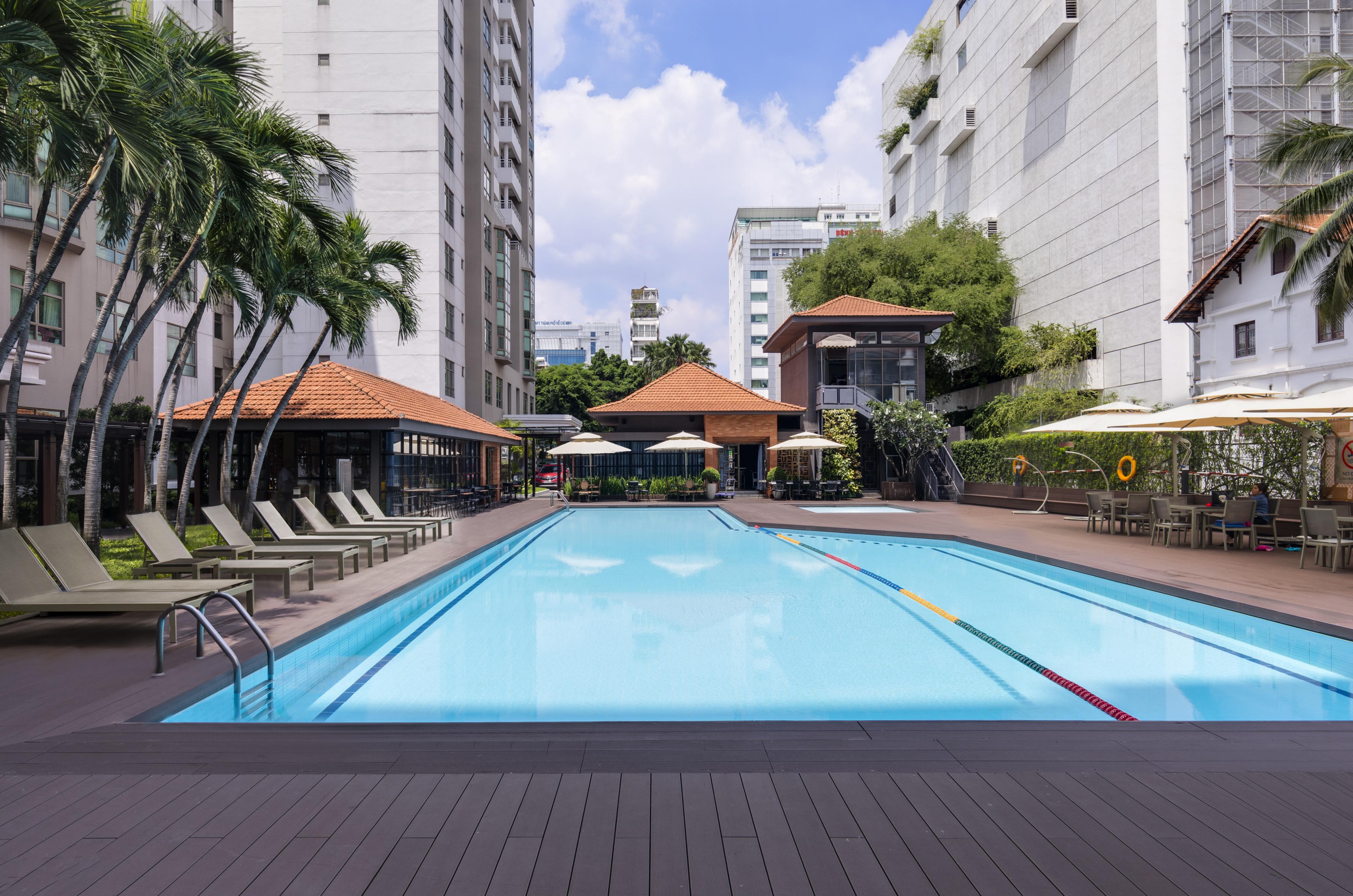 Somerset Ho-Chi-Minh-Stadt Exterior foto The swimming pool at the hotel